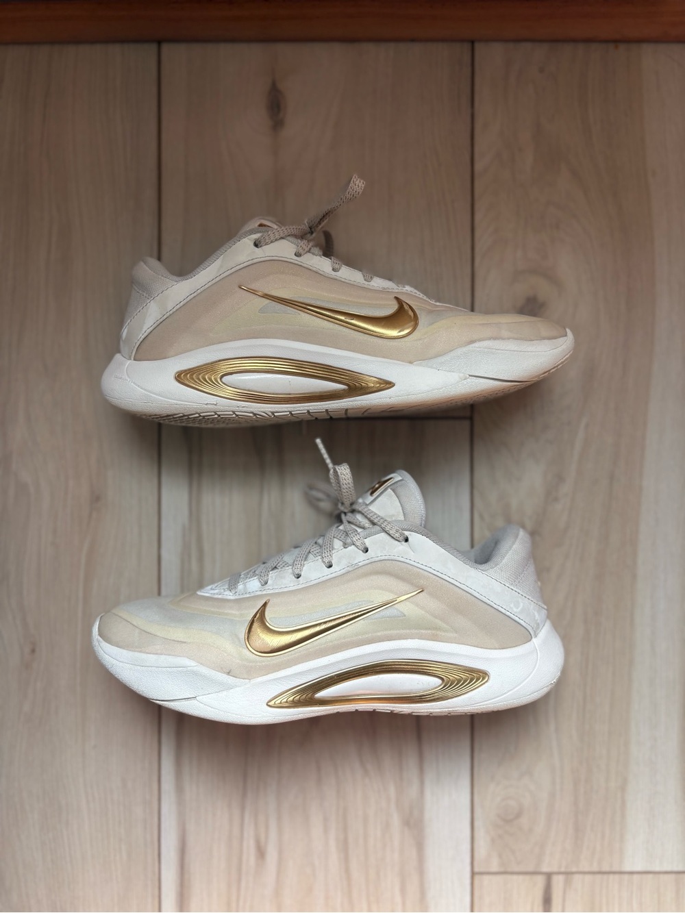 Nike A’One Gold Dynasty Sail Metallic Gold Basketball Shoes Women’s 7